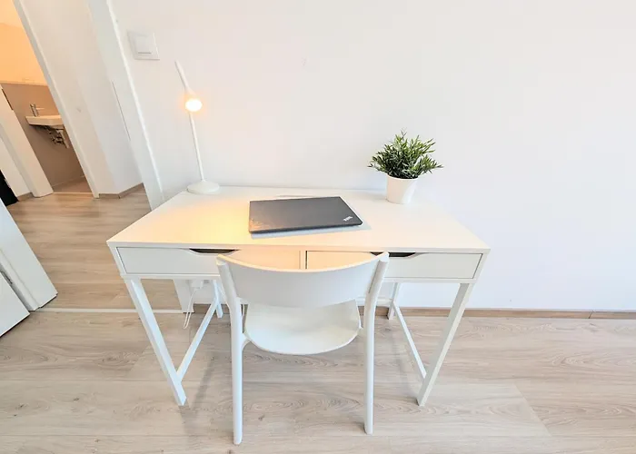 Schanz - Quietly Oriented - Private Parking - Balcony Apartment *