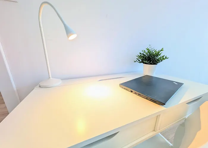 Apartment Schanz - Quietly Oriented - Private Parking - Balcony *